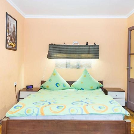 Apartment On Sobornyi Avenue 143 Near Intourist Hotel Zaporizhia Dış mekan fotoğraf