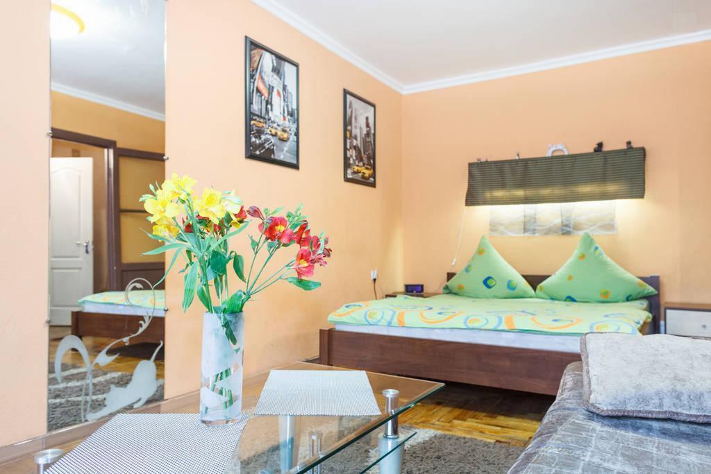 Apartment On Sobornyi Avenue 143 Near Intourist Hotel Zaporizhia Dış mekan fotoğraf
