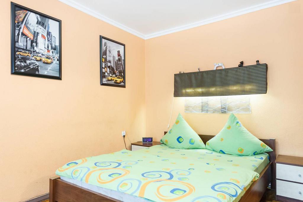 Apartment On Sobornyi Avenue 143 Near Intourist Hotel Zaporizhia Dış mekan fotoğraf